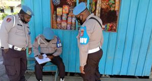 Dukung Program Vaksinasi Covid-19, Sinergitas TNI-POLRI Lakukan Sosialisasi Kepada Masyarakat Di Kabupaten Tolikara