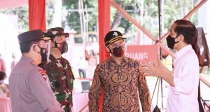 Jokowi Naikkan Target Vaksinasi Massal TNI Polri Dua Kali Lipat