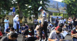 Antusias Masyarakat Berbondong-Bondong Mendatang Gerai Vaksinasi Presisi di Polrestabes Surabaya