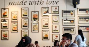 Makan di Tempat Maksimal 20 Menit, Tito: Diawasi TNI-Polri