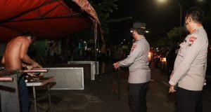 PPKM Darurat 3 Juli, TNI-Polri Mulai Datangi Warung-Warung Makan