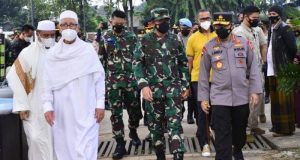 TNI-Polri Gelar Vaksinasi Covid-19 Massal Bareng Islam Rabithah Alawiyah di Cibis Park