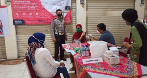 Dukung Serbuan Vaksinasi TNI-Polri, Mahasiswa FK UPNV Jakarta Jadi Vaksinator di Gerai Vaksin Merdeka Satpas SIM Cinere