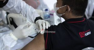 Percepat Vaksinasi, Polri Terjunkan 18.002 Vaksinator