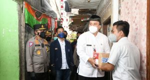 Polri Gandeng BEM Jakarta Salurkan 1.000 Paket Sembako ke Mahasiswa Perantauan di Kwitang