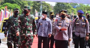 Kapolri-Panglima Tinjau Vaksinasi di Kaltim