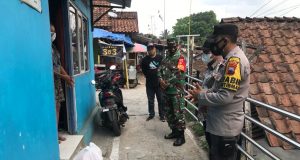 Tiga Pilar Kutowinangun Lor Distribusikan Bansos Dari Kemensos Untuk Warga Binaan Yang Isoman