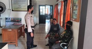 Bhabinkamibmas Mengajak Warga Turut Bersinergi Dukung PPKM