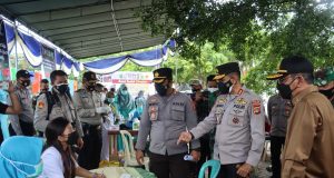 Kapolda Gorontalo Tinjau Vaksinasi di Bone Bolango, Kejar Percepatan 2 Juta Dosis per Hari