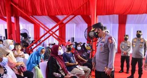 Tinjau Vaksinasi Akpol 97, Kapolri : Pertumbuhan Ekonomi Diiringi Strategi Pengendalian Covid