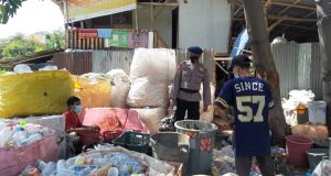 Brimob Jabar Percepat Penanganan Covid Dengan Ajak Warga Jatinangor Taati Prokes