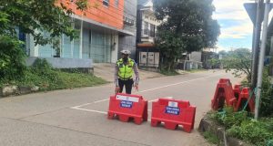 Cegah Penyebaran Covid-19, Polres Kukar Laksanakan Penyekatan Jalan Guna Batasi Mobilitas di Akhir Pekan