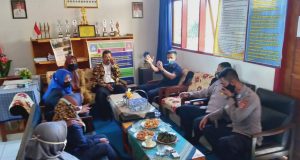 Polsek Cisompet Sosialisasi Prokes Di Kawasan Patuh Lingkungan Pendidikan