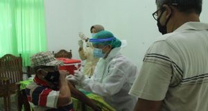 Vaksinasi Lansia, Satgas Buleleng Libatkan Personel TNI dan Polri