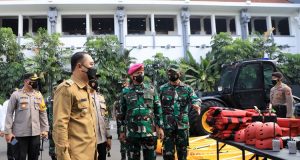 Antisipasi Banjir Longsor, Pemkot Surabaya dan TNI Polri Gelar Apel Tanggap Bencana Antisipasi Banjir Longsor, Pemkot Surabaya dan TNI Polri Gelar Apel Tanggap Bencana, Sumber : Kompas