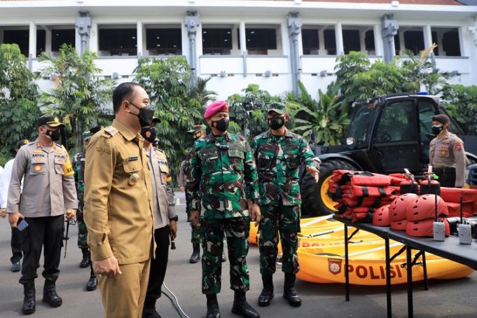 Antisipasi Banjir Longsor, Pemkot Surabaya dan TNI Polri Gelar Apel Tanggap Bencana, Sumber : Kompas