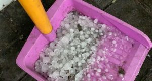 BMKG Jelaskan Penyebab Hujan Es di Surabaya