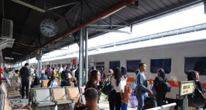 Prediksi Kemenhub: Puncak Arus Mudik Lebaran 2024 Jatuh Pada 8 April Kemenhub Prediksi 8 April Akan Jadi Puncak Mudik Lebaran. Sumber Okezone.