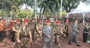 Semarak HUT Kopassus Ke-72, Prabowo dan Tokoh Penting Lainnya Turut Hadir! Upacara Peringatan HUT Kopassus Ke-72 Dihadiri Prabowo dan Sejumlah Tokoh Penting Lainnya! Sumber Kompas.