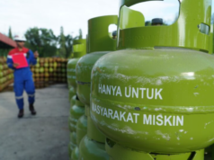 Pembelian LPG 3 Kg Wajib Menggunakan KTP Per 1 Juni 2024! Mulai 1 Juni 2024, Pembelian LPG 3 Kg Wajib Menggunakan KTP. Sumber NiagaAsia.