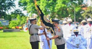 Irjen Lotharia Latif Berpindah Tugas: Prosesi Penyerahan Pataka Polda Maluku yang Penuh Makna Irjen Lotharia Latif Serahkan Pataka Polda Maluku