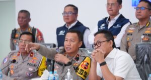 Wamen BUMN dan Kakorlantas Polri Pantau Arus Nataru di Command Center KM 29 Kakorlantas Polri dan Wamen BUMN melakukan kunjungan ke Command Center KM 29 PJR Korlantas Polri di Tol Jakarta-Cikampek 3