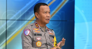 Peningkatan Kendaraan Capai 6.000 Per Jam, Korlantas Berlakukan Contra Flow di Tol Jakarta-Cikampek Saat Nataru Kakorlantas Antisipasi Volume Kendaraan Alami Kenaikan di Puncak Pertama Arus Mudik Nataru, Contra Flow Diberlakukan