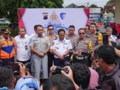 Wamenhub RI dan Kakorlantas Polri Tinjau Pos PAM di Yogyakarta dan Imbau Masyarakat Pilih Kendaraan yang Berkeselamatan Wamenhub Bersama Kakorlantas di Yogyakarta 2