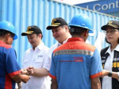 Menkeu Sri Mulyani Pastikan X-Ray Kontainer Diterapkan di Pelabuhan Tanjung Perak untuk Cegah Penyelundupan Menkeu Sri Mulyani Pastikan X-Ray Kontainer Diterapkan di Pelabuhan Tanjung Perak untuk Cegah Penyelundupan