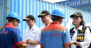 Menkeu Sri Mulyani Pastikan X-Ray Kontainer Diterapkan di Pelabuhan Tanjung Perak untuk Cegah Penyelundupan Menkeu Sri Mulyani Pastikan X-Ray Kontainer Diterapkan di Pelabuhan Tanjung Perak untuk Cegah Penyelundupan