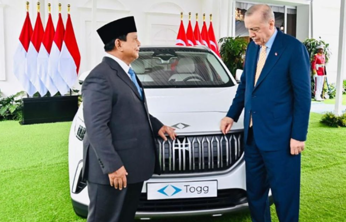 Prabowo Terima Hadiah Mobil Listrik Togg T10X dari Erdogan