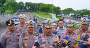 Kepadatan Arus Mudik Tak Terhindarkan, One Way Mulai Diberlakukan Besok Kepadatan Arus Mudik Tak Terhindarkan, One Way Mulai Diberlakukan Besok