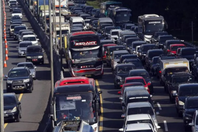 Arus Balik Mudik Lebaran 2025 Diprediksi Padat, One Way Diberlakukan di Tol Trans Jawa