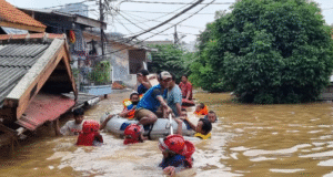 Banjir Jakarta Selatan Rendam 29 RT di Petogogan, Ketinggian Capai 60 Cm Banjir Jakarta Selatan Rendam 29 RT di Petogogan, Ketinggian Capai 60 Cm