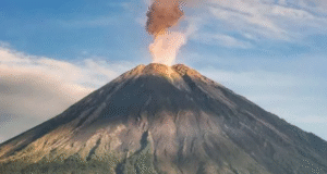 Gunung Semeru Kembali Erupsi, Warga Diimbau Waspada dan Hindari Aktivitas di Zona Rawan Gunung Semeru Kembali Erupsi, Warga Diimbau Waspada dan Hindari Aktivitas di Zona Rawan