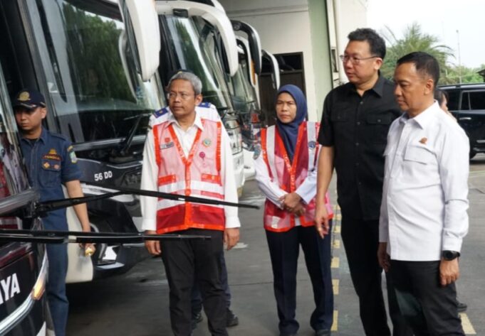 Kegiatan Kunjungan Kerja Dirjen Hubdat dalam rangka persiapan Angkutan Natal 2025 dan Tahun Baru 2026 di PO. Bus Sinar Jaya pada hari Senin, 10 November 2025