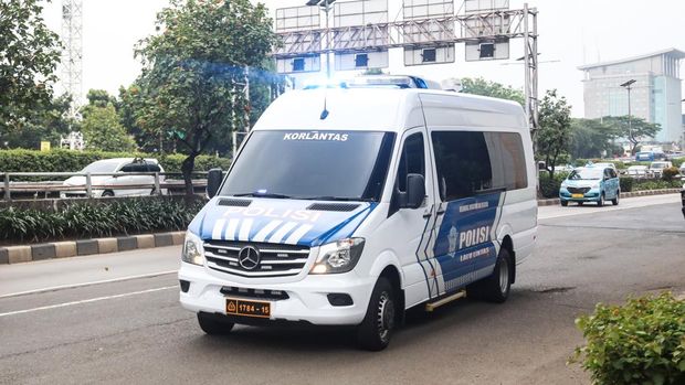 Mobil command center Korlantas Polri Mobil command center Korlantas Polri