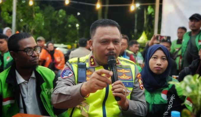 Kakorlantas Polri Kunjungi Warkop Ojol Kamtibmas Surabaya, Perkuat Silaturahmi dengan Driver Online