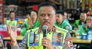Perkuat Pendekatan Humanis, Kakorlantas Polri Sambangi Warkop Ojol di Bali Kakorlantas Polri Perkuat Sinergi Ojol dan Pecalang Demi Ketertiban Lalu Lintas Bali