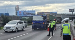 Korlantas Polri Batasi Kendaraan Sumbu Tiga di Tol Cikampek Selama Libur Nataru