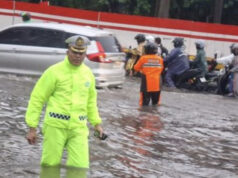Polantas Berjibaku Atur Lalu Lintas Jalan Terdampak Banjir di Jakarta Banjir di Sejumlah Titik di Jakarta, Polantas Berjibaku Atur Lalin
