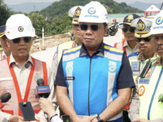 Kemenhub Tinjau Kesiapan Tol Yogyakarta-Bawen dan Solo-Yogyakarta Jelang Lebaran Direktur Jenderal Perhubungan Darat, Aan Suhanan bersama Dirut PT Jasa Marga, Kakorlantas Polri, dan Dirut Jasa Raharja meninjau kesiapan proyek Tol Yogyakarta-Bawen dan proyek Tol Solo-Yogyakarta 5