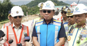 Kemenhub Tinjau Kesiapan Tol Yogyakarta-Bawen dan Solo-Yogyakarta Jelang Lebaran Direktur Jenderal Perhubungan Darat, Aan Suhanan bersama Dirut PT Jasa Marga, Kakorlantas Polri, dan Dirut Jasa Raharja meninjau kesiapan proyek Tol Yogyakarta-Bawen dan proyek Tol Solo-Yogyakarta 5
