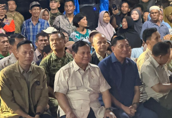 Prabowo Tegaskan Pemerintah Terbuka Terima Bantuan untuk Korban Banjir Sumatra Prabowo Tegaskan Pemerintah Terbuka Terima Bantuan untuk Korban Banjir Sumatra