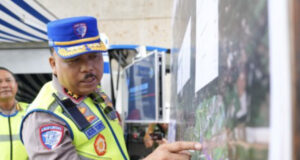 Kakorlantas Polri Tinjau Kesiapan Tol Fungsional Bocimi Untuk Antisipasi Libur Lebaran Kakorlantas Polri Irjen Pol Drs. Agus Suryonugroho S.H., M.Hum. di Tol Bocimix
