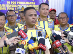 Kakorlantas Polri Laporkan Arus Balik Terkendali, One Way KM 414-263 Dicabut dan Fatalitas Turun Kepala Korps Lalu Lintas (Kakorlantas) Polri, Irjen Pol. Drs. Agus Suryonugroho, S.H., M.Hum., melakukan pengecekan langsung di Pos Terpadu Kartosuro