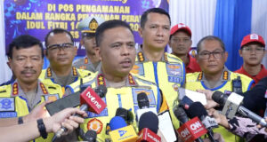 Kakorlantas Polri Laporkan Arus Balik Terkendali, One Way KM 414-263 Dicabut dan Fatalitas Turun Kepala Korps Lalu Lintas (Kakorlantas) Polri, Irjen Pol. Drs. Agus Suryonugroho, S.H., M.Hum., melakukan pengecekan langsung di Pos Terpadu Kartosuro