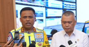 Kakorlantas dan Menhub Temukan Kendaraan Over Dimensi Saat Pantau JMTC Kakorlantas dan Menhub Pantau JMTC, Kendaraan Over Dimensi Masih Ditemukan Saat Operasi Ketupat 2026