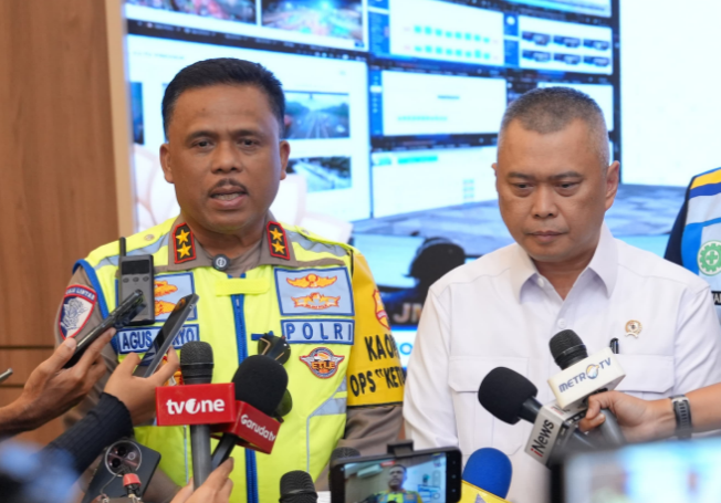 Kakorlantas dan Menhub Pantau JMTC, Kendaraan Over Dimensi Masih Ditemukan Saat Operasi Ketupat 2026 Kakorlantas dan Menhub Pantau JMTC, Kendaraan Over Dimensi Masih Ditemukan Saat Operasi Ketupat 2026