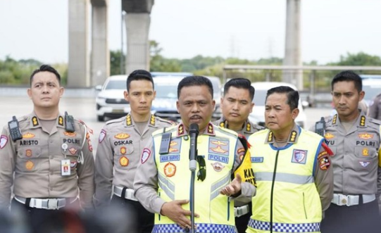 Korlantas Polri Perketat Pengawasan Tol Japek dengan ETLE Drone, Sasar Sumbu 3 Korlantas Polri Perketat Pengawasan Tol Japek dengan ETLE Drone, Sasar Sumbu 3